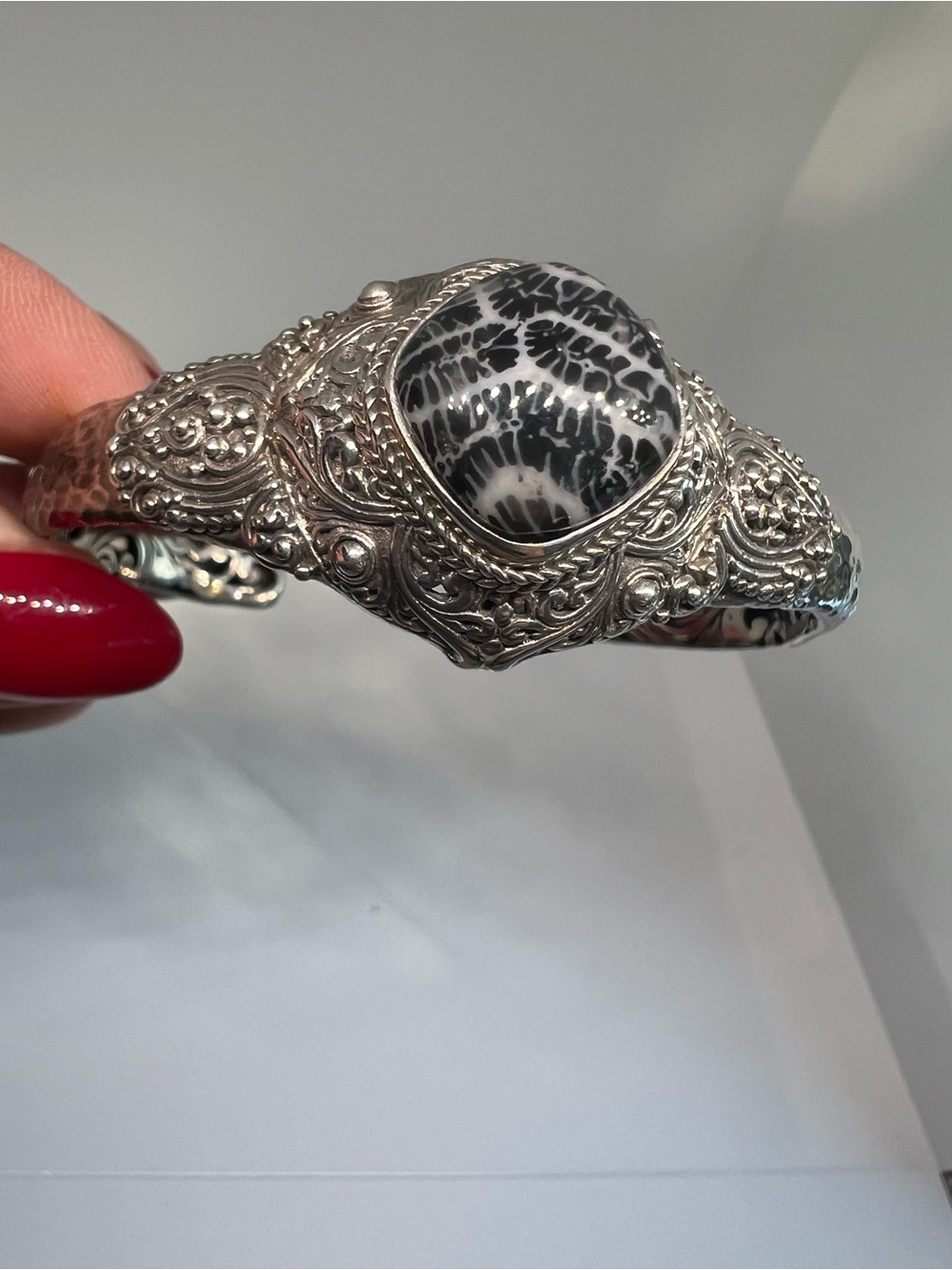 SARDA Ornate Sterling Silver Statement Cuff Bracelet with Black & White Stone - Picture 12 of 15